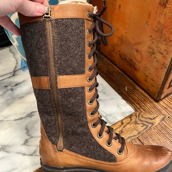 Super Cute Ugg Lace Up Boots Size 6.5 - Picture 3 of 9